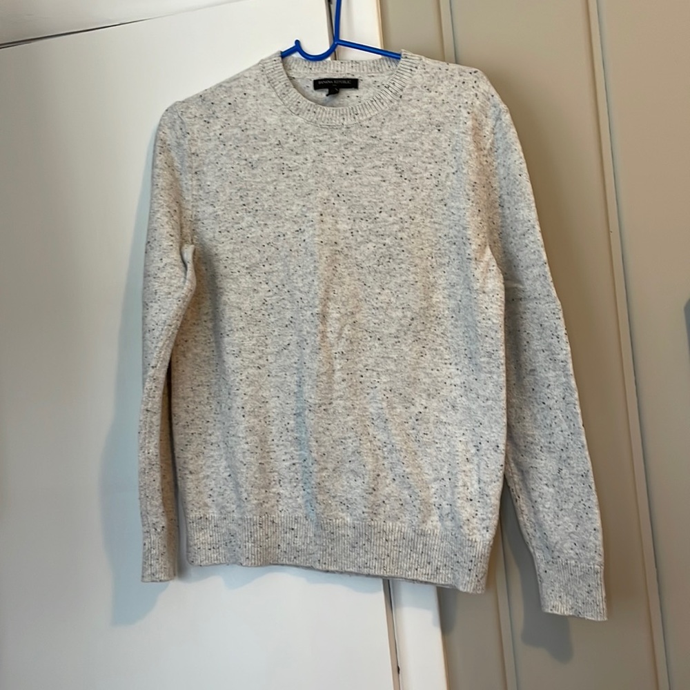 Heathered grey Banana Republic crew neck sweater